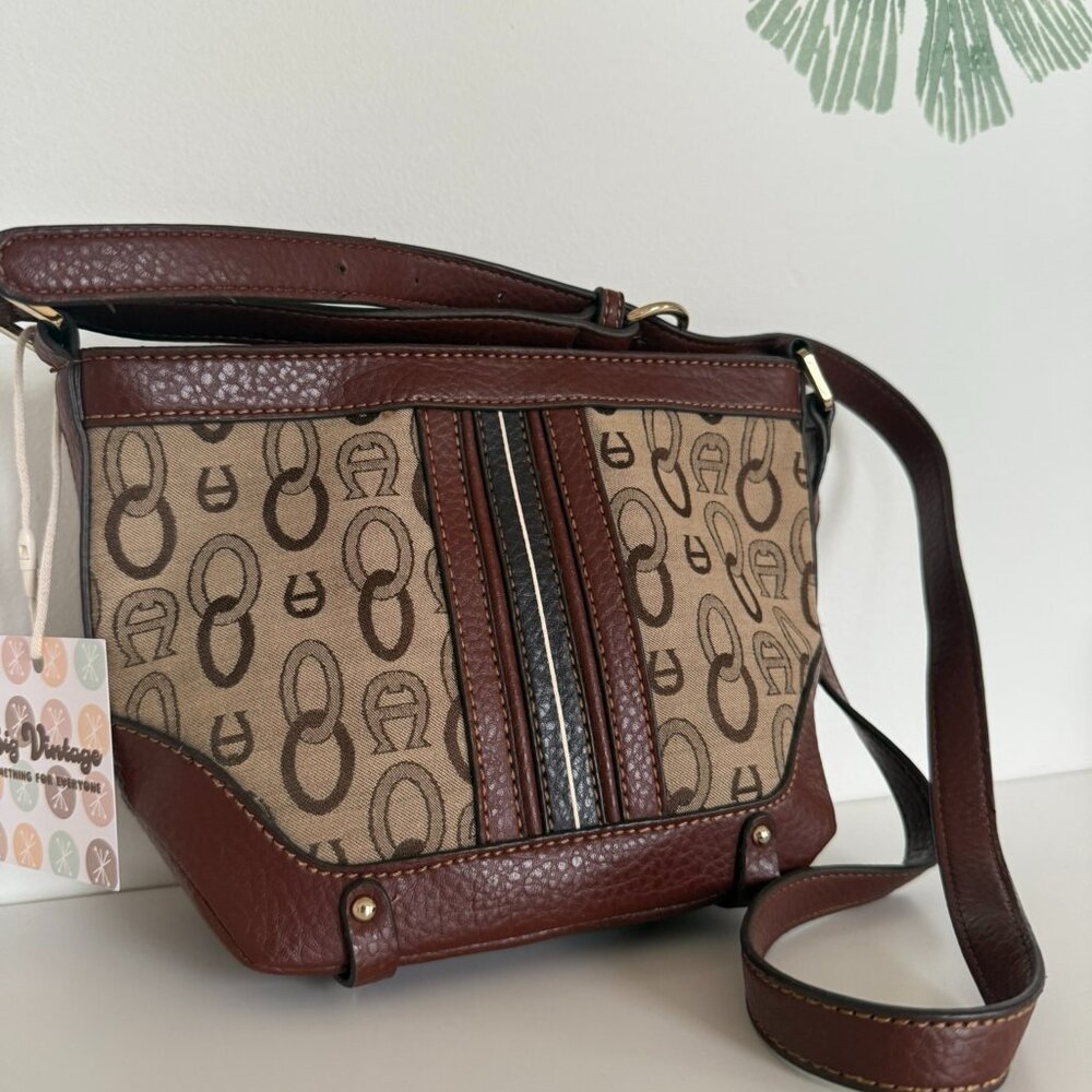 vintage bag with brown design